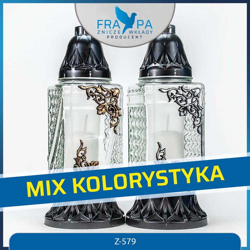Znicz szklany Z-579 z ozdobnymi ornamentami – Frapa Znicz szklany Z-579 z dekoracyjnymi ornamentami i tłoczonym szkłem, dostępny w różnych wariantach kolorystycznych – Producent zniczy Frapa Wielkopolska Poznań